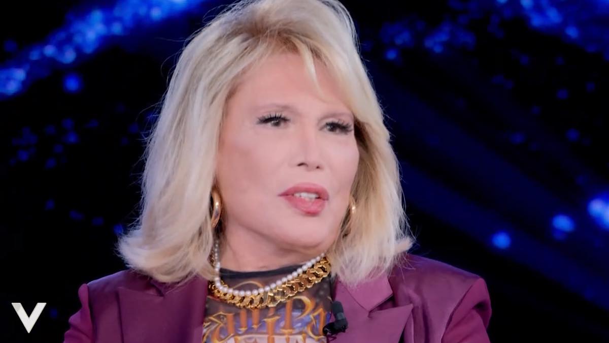 Foto_amanda_lear_ritiro_verissimo