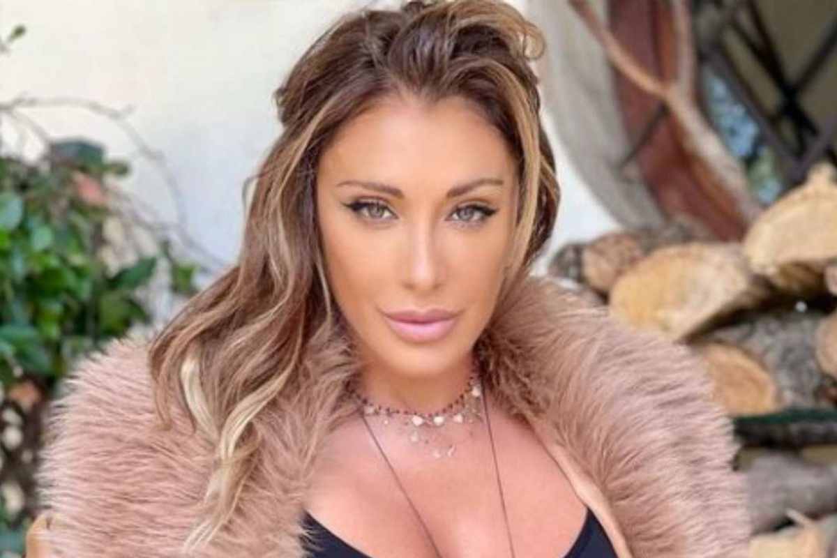 Sabrina-Salerno-esterna